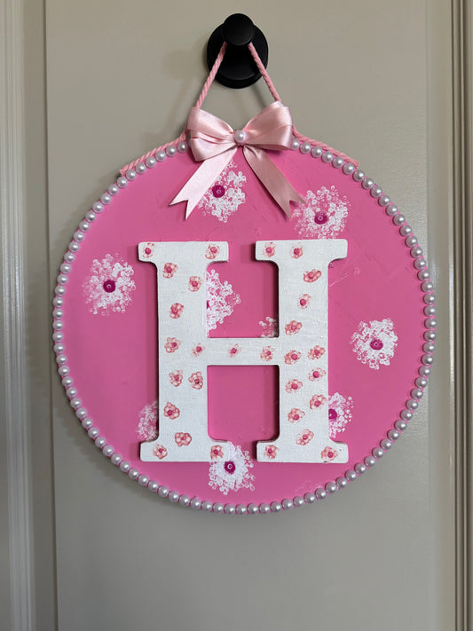 Round "H" wooden door hanger image 0